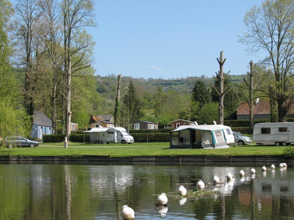 Camping Des Rochers Des Parcs Hotel Clécy Exterior foto