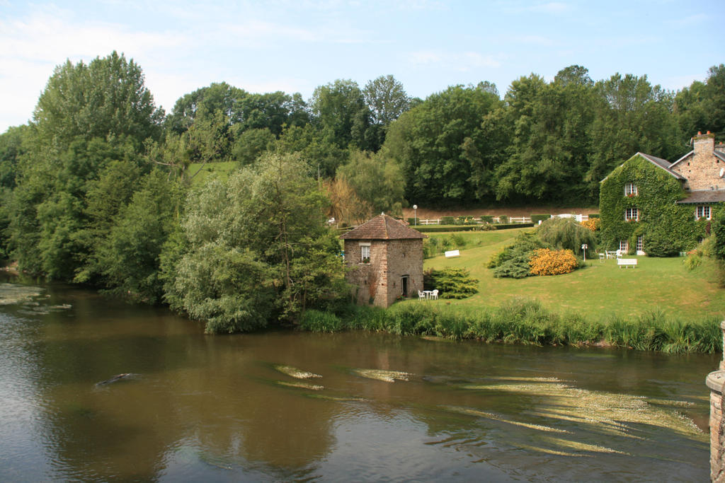 Camping Des Rochers Des Parcs Hotel Clécy Exterior foto